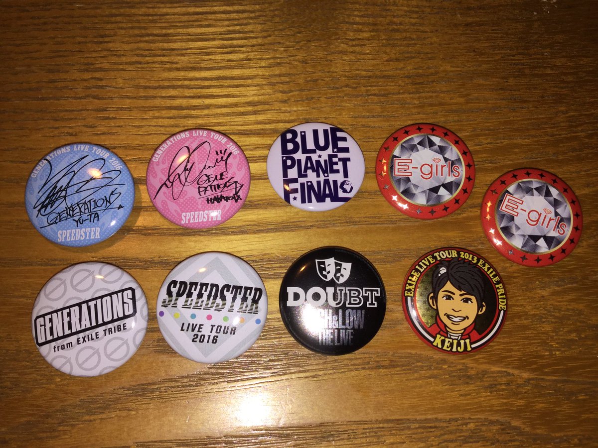 blacktree_keiji's tweet photo. 譲：各種缶バッチ

ピンキリなのでこちらからはお値段を提示できないため、希望額をリプでお願いします！
質問等ございましたらそちらも気軽にリプください！🖤 https://t.co/jhXHU3YP3k