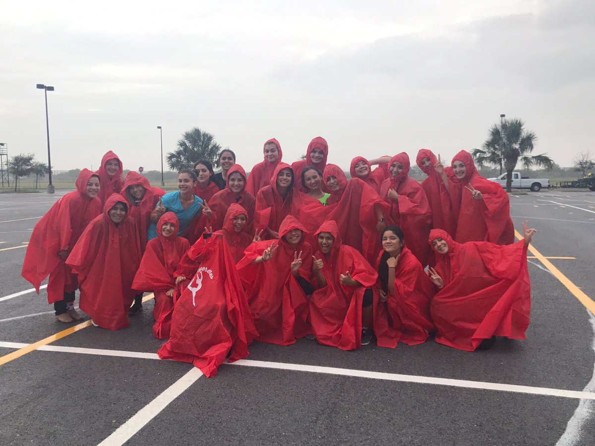 xovaleriaa's tweet photo. Practicing outside in the rain. This is what I call dedication 😂❤️ #chargerettes https://t.co/Zm6Phc2LVw