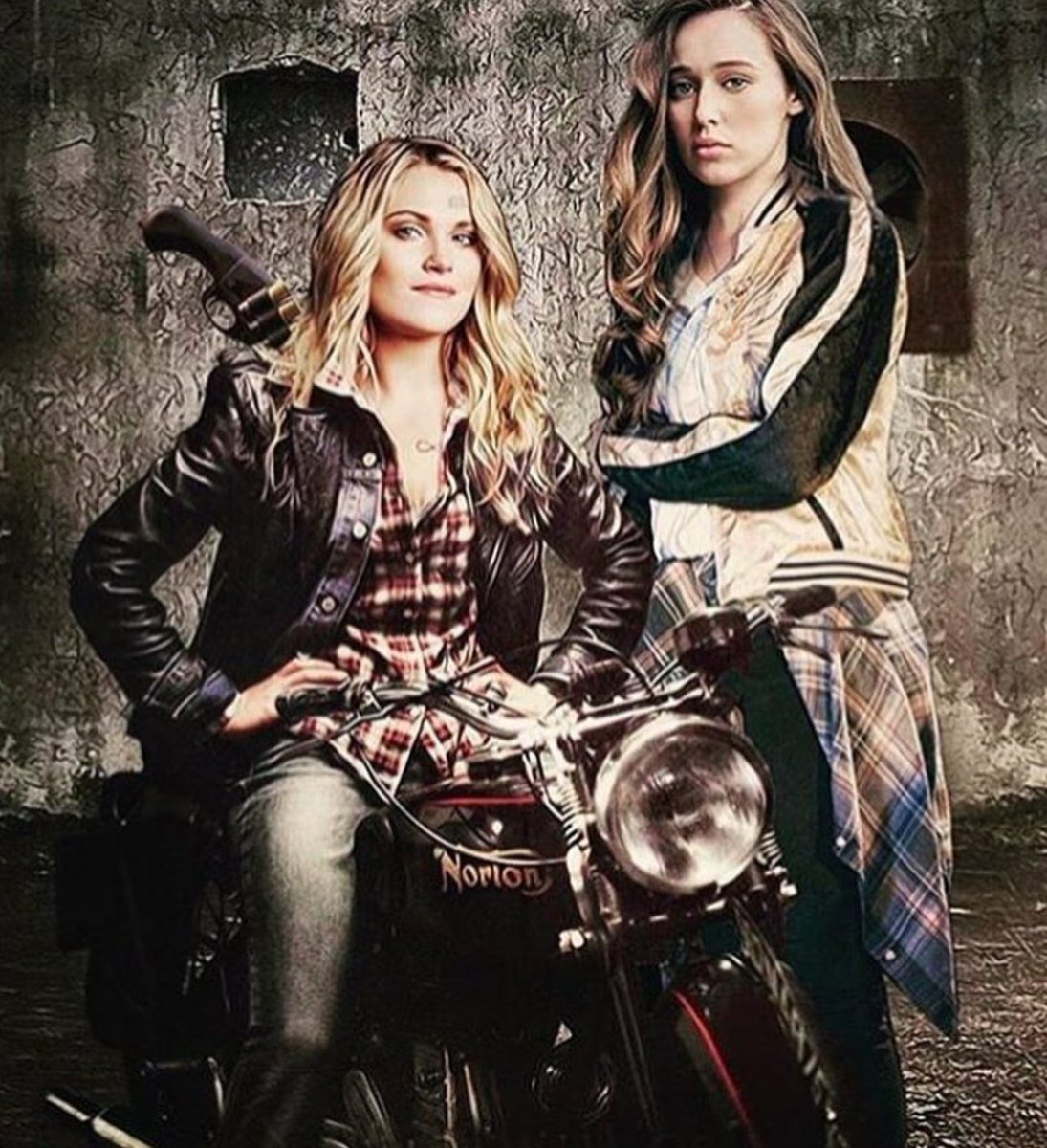 Fandom_shipper4's tweet photo. Fan art Friday and parallels ♾🖤

#Elizalex #aliciaclark #Lexark  #alyciadebnamcarey #elizataylor #Clexa #Elycia https://t.co/mdiy1HkwyJ
