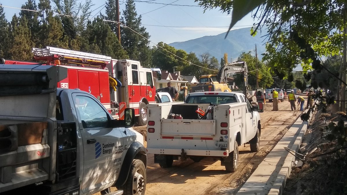 LaytonPIO's tweet photo. Dominion arrived and preparing. Street being reconstructed. Reporting leak is controlled. #Laytonfd https://t.co/2fv0dp55z9