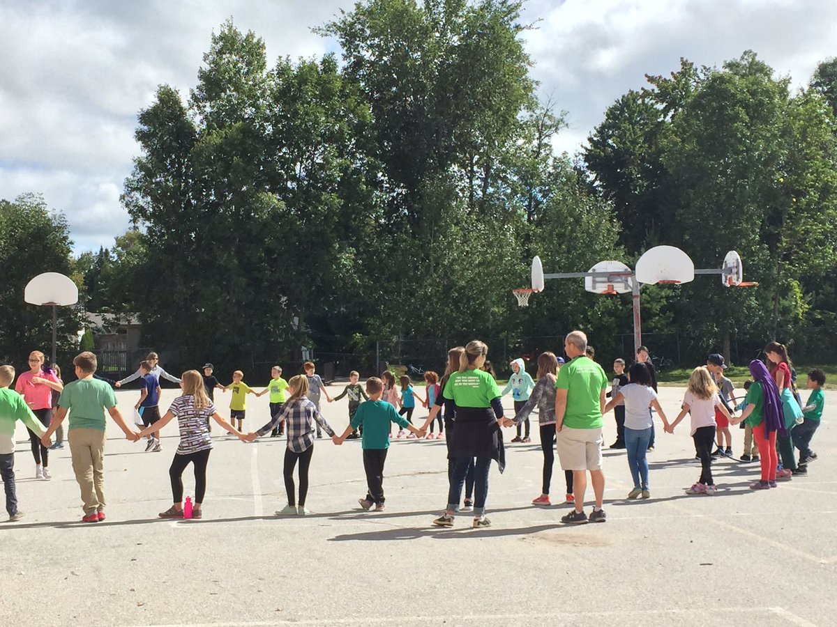 mmortimer4's tweet photo. Community building+Student leadership=Dunes Pack Power @SCDSB_Schools @BirchviewDunes @michaelgiffen https://t.co/Sg7eAkmPOL