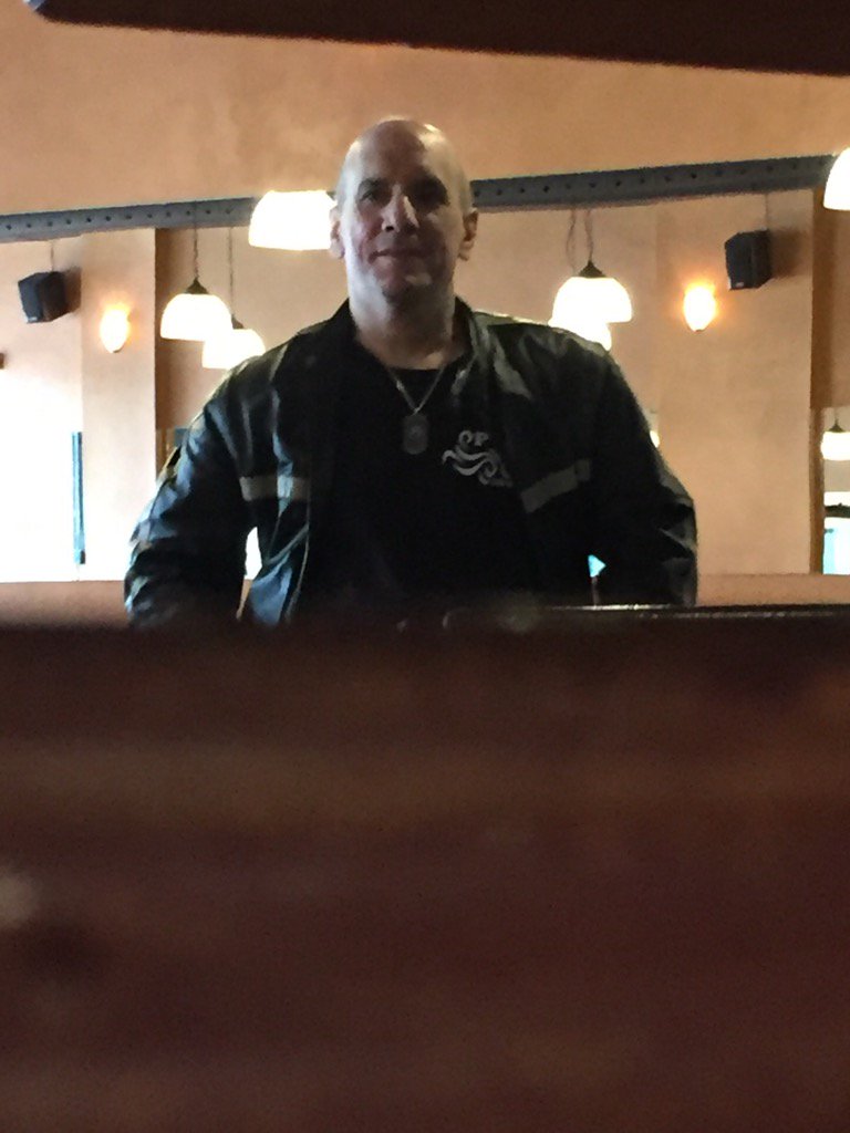 FRAUDSTER!
Goes by Robert Dingley 819-263-9863
Defrauded us for $400 at 10:45 today @wellington_west  PLEASE RETWEET!