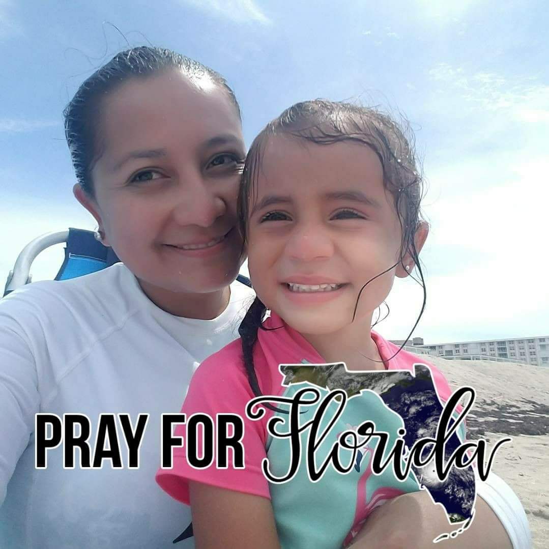 CaRo_LaGoSF's tweet photo. Just waiting for the best!! #StaySafe #hurricaneirma2017 https://t.co/2JzZPuUOD0