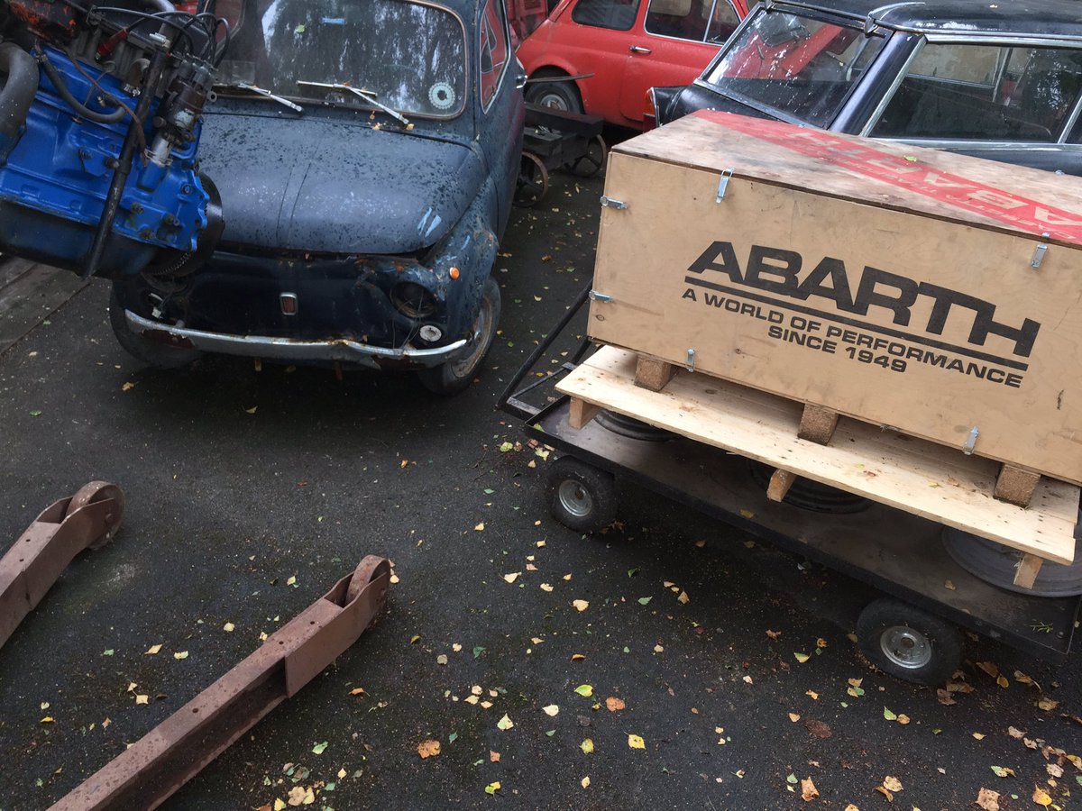 steveRBF's tweet image. #goodwoodrevival2017 Abarth Garage looks the part 🏁