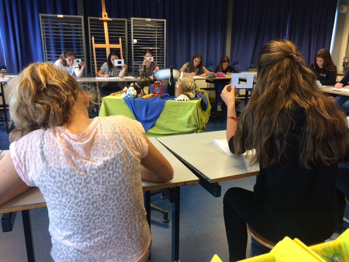@UrsulaHorn V4 heeft nog hard gewerkt op vrijdagmiddag. We starten het jaar met stillevens. Nu nog klassiek, straks verassend creatief!
