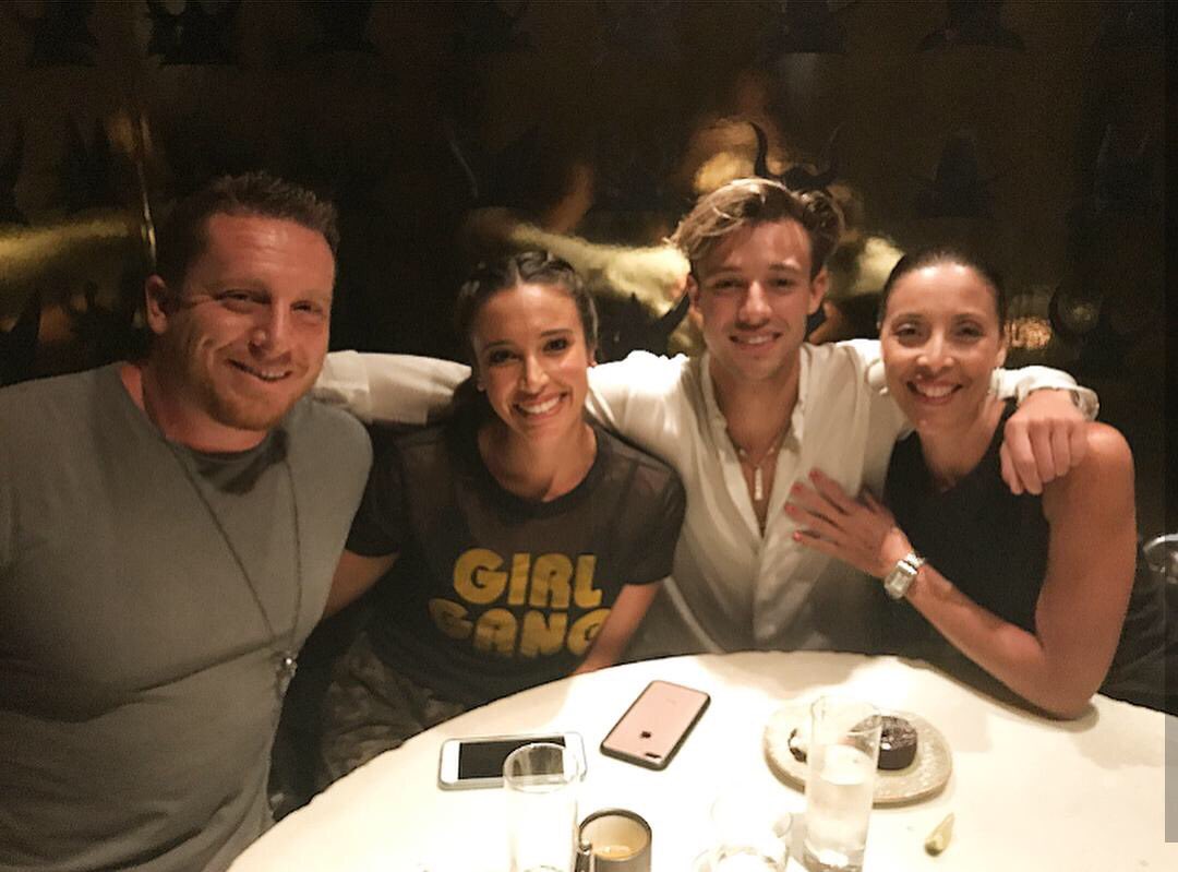 UpdatesDallasSp's tweet image. Cameron ayer con sus amigos y su familia en su fiesta de cumpleaños