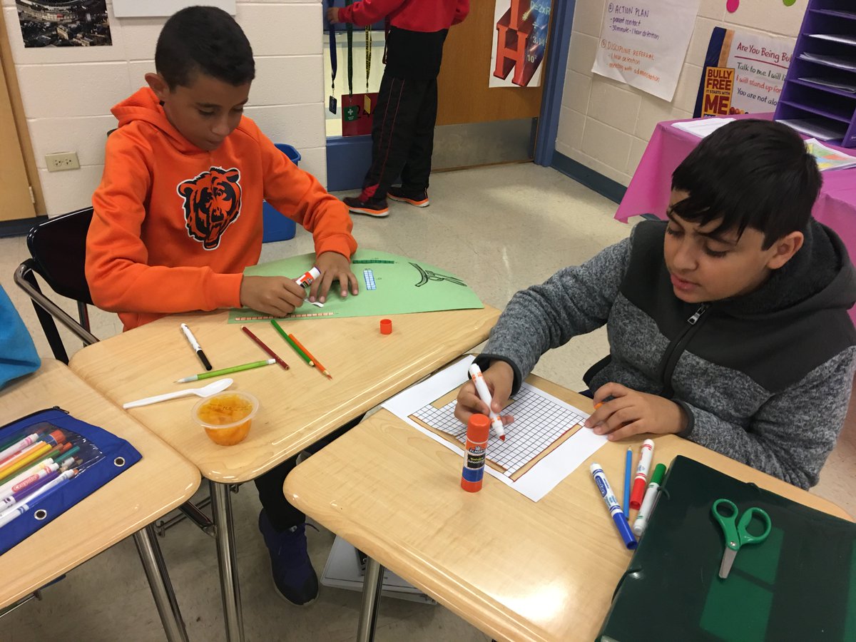 MillerMathGMS's tweet image. Ss did an amazing job using factor pairs to make rectangular models! #simmonslearns #millermath