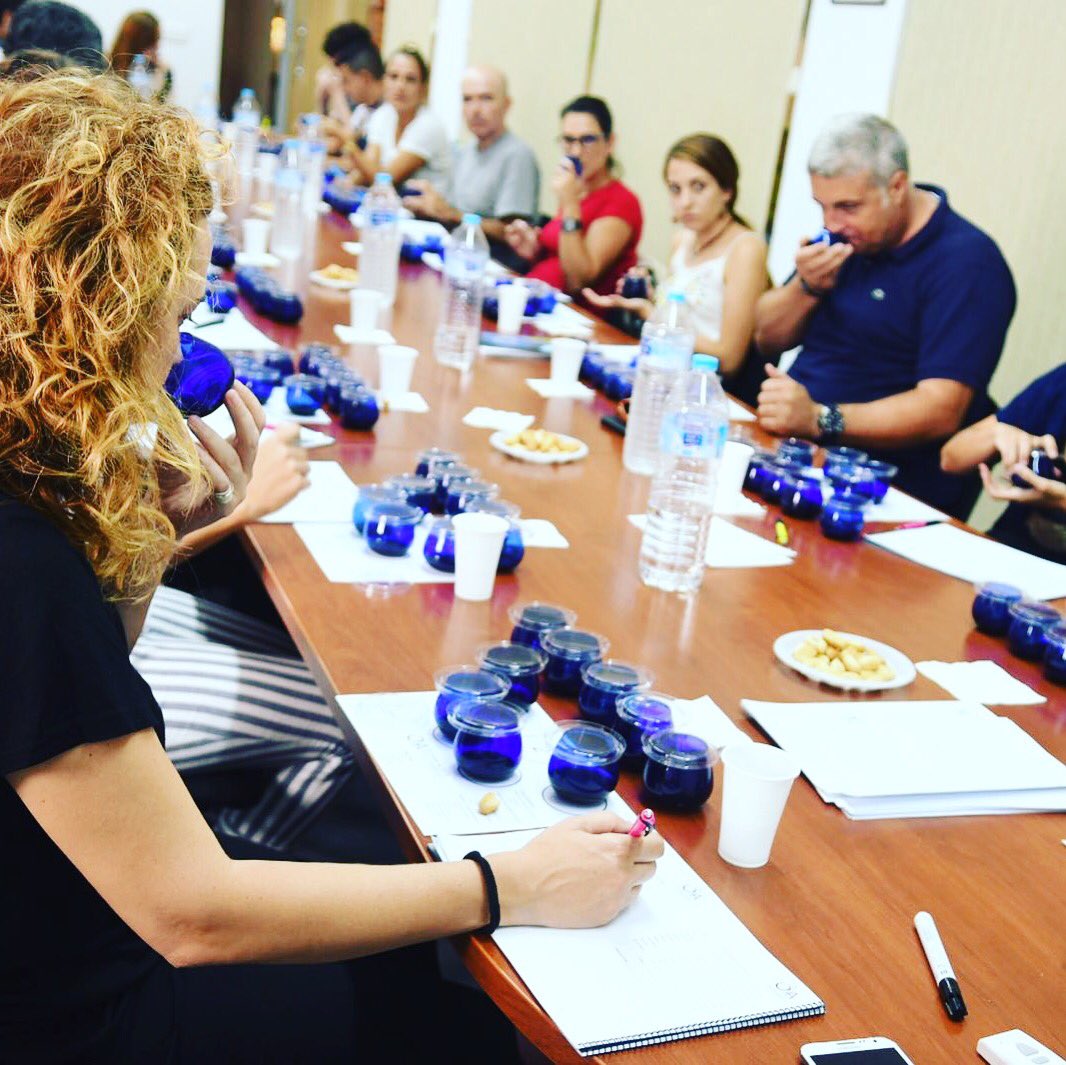 #Septiembre #VueltaAlCole #AulaAOVE Curso "Cata de Aceite de Oliva Virgen . Cultura y Sabor" 1️⃣6️⃣ediciones ya !
