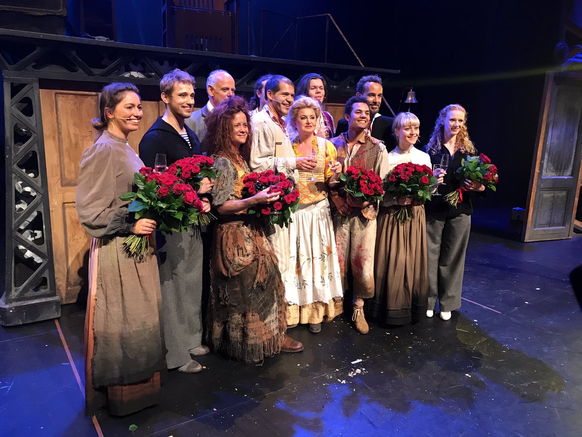 Vanavond waren we aanwezig bij de première van Sweeney Todd! In het @delamartheater <a href="/OpusOneTheater/">OpusOne</a>