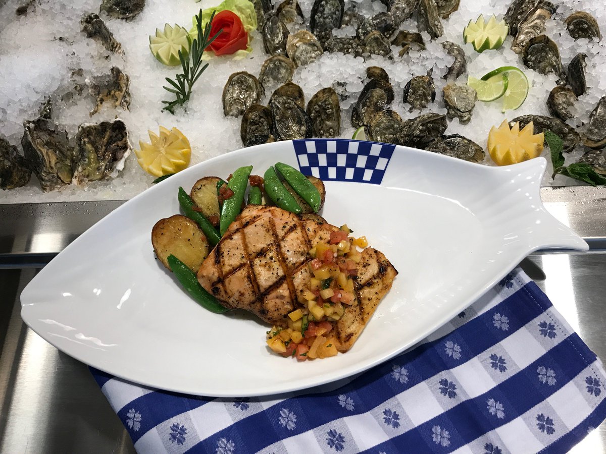 Tamara_WilsonPR's tweet photo. #HelloBellevue This weekend, find yourself at @dukeseafood, located on the 2nd floor of Lincoln Square South, near @nordstromrack. https://t.co/rGr3oZDB9u