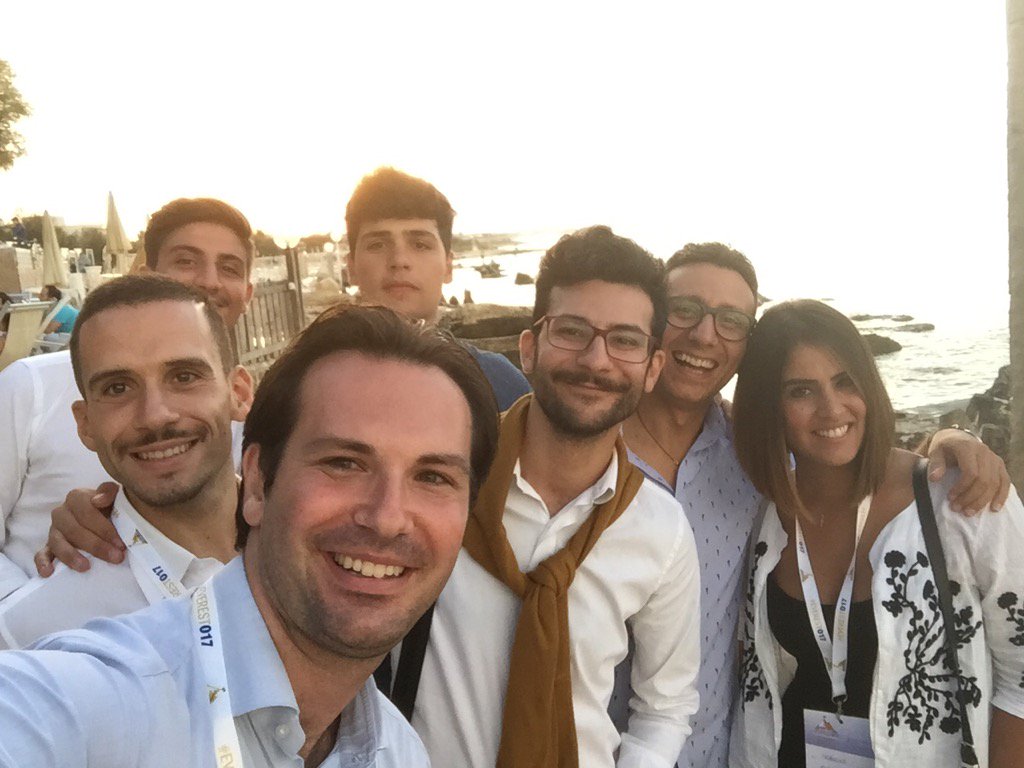 MassaroPiet's tweet photo. Con @trottavincy e il suo bel gruppo di Cosenza a #Everest017. #selfieeverest017 https://t.co/FeZmBODUH8