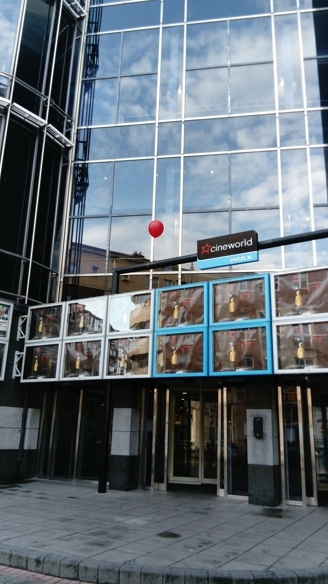 WebsitWonderful's tweet photo. Creepy red balloon 🎈 #ITMovie https://t.co/cZ8fLZLWP7