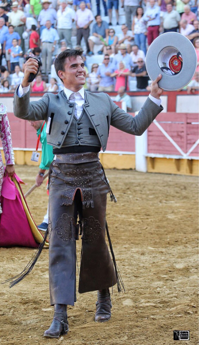 Cabra 1/2festejo rejones toros Luis Terrón para <a href="/Andy_Cartagena/">Andy Cartagena</a> 2orejas <a href="/MManzanares87/">Manuel Manzanares</a> silencio y <a href="/PrensaMMoreno/">Prensa Manuel Moreno</a> oreja <a href="/portaltaurino/">Portal Taurino</a>