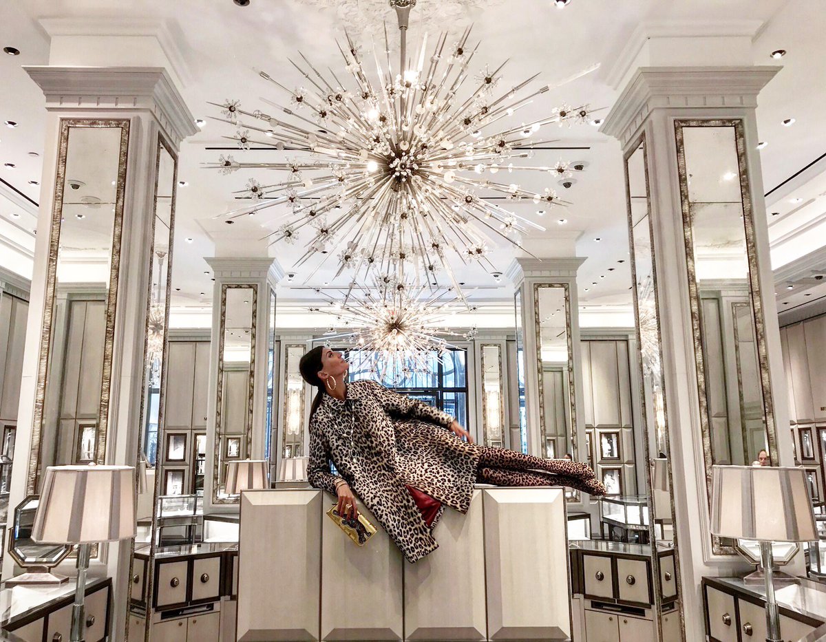 Bergdorfs's tweet photo. BGβ€οΈGB: @Bat_Gio has taken BG by storm. Meet the fashion editor and icon Saturday at 2:30pm on the 3rd floor. #Gio_Graphy #FromItalyWithLove https://t.co/JOQhJiWUwG