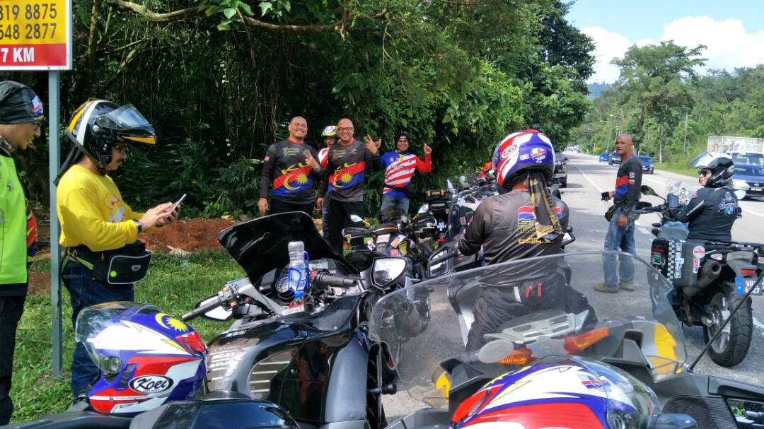 TheCyberway's tweet photo. #SAMKL #SAMkualaLumpur #Getthiss #SEAgames #bikers #KL2017 @KDNPUTRAJAYA #greenhats #ZahidHamidi #giatmara #jeliGIATMARA @Zahid_Hamidi https://t.co/Ql9rXO5srg