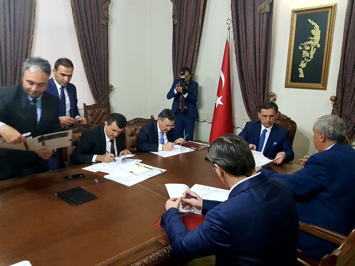 Vedat1910's tweet photo. Ankaramıza hayirli olsun. Eskişehir yolunu Bilkent kavşağından incek bulvarına bağlıyoruz. https://t.co/BsuTlglc8z