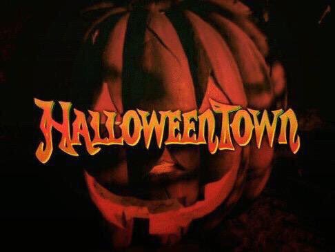 seasonaIvibes's tweet photo. I CANT WAIT😍🎃 https://t.co/06Sh59ugTb