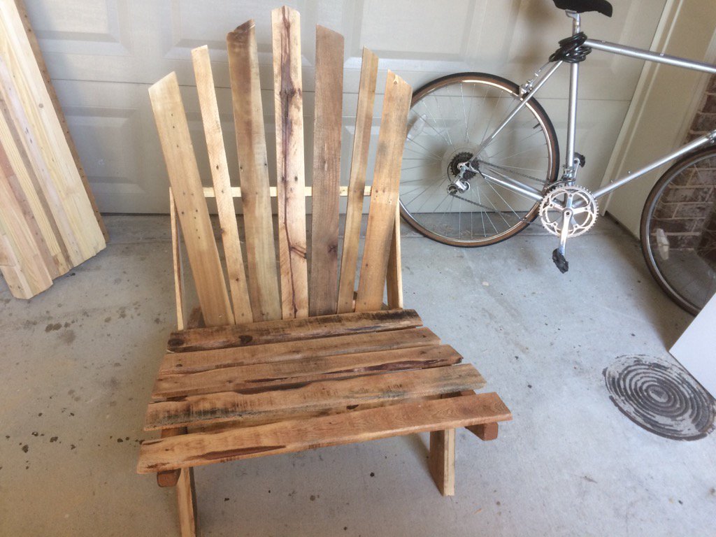 YetDiscovered's tweet image. A second life for what used 2 b a pallet. I think I'll take a break. Oh yeah... trump sucks!