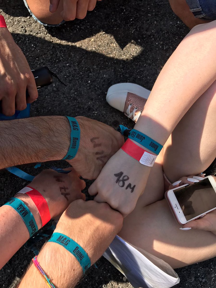 GandolfiMax's tweet photo. @ArianaGrande look what you've done. Thanks to you I had the best day of my life and I met the sweetest people in the world. Sooo grateful♡! https://t.co/8ACFucv3Tj