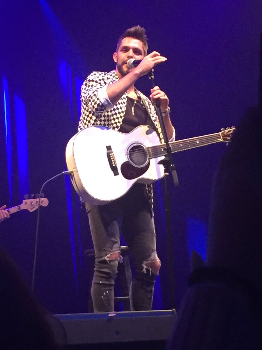 20bmg08's tweet photo. @ThomasRhett So happy we got to see you at #LifeChangesBoston! The album is so good! https://t.co/IZzK6qf5V8
