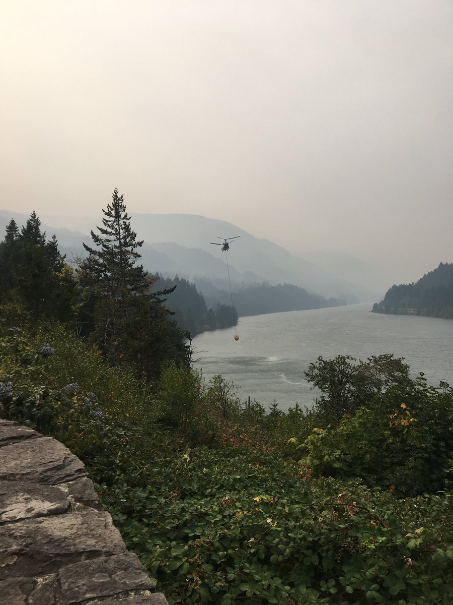 CRGNSA's tweet photo. We flew our Type 1 helicopter to do #bucketdrops on the #EagleCreekFire yesterday/ Will continue today @MultCoSO @OSFM @OregonGovBrown https://t.co/XeVUlzJCjq