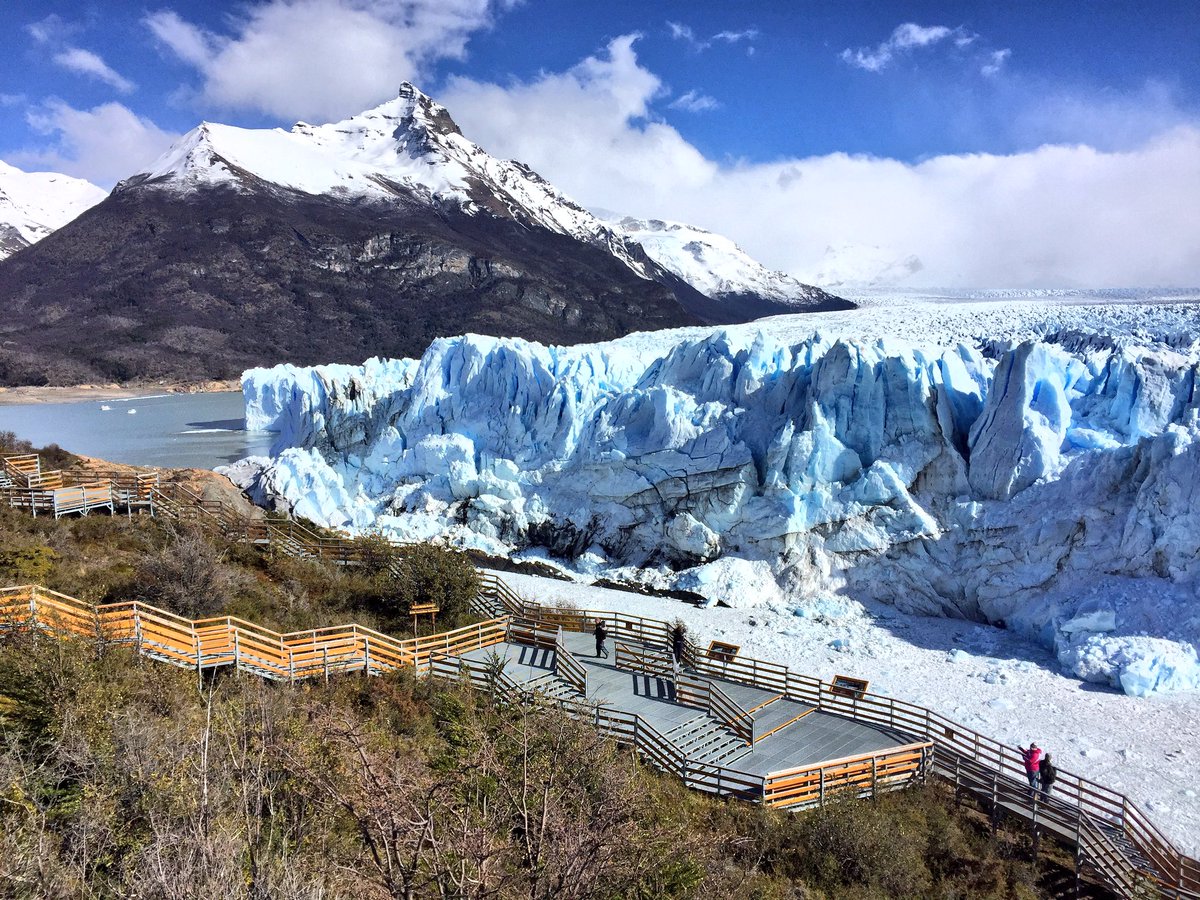 MikhailVasin's tweet photo. Прогулка по леднику и вправду захватывает дух. #peritomoreno #glaicer #argentina https://t.co/EQFy74wMKO