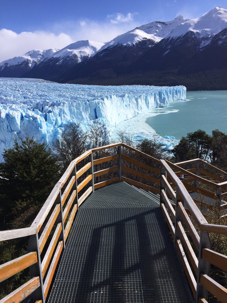 MikhailVasin's tweet photo. Прогулка по леднику и вправду захватывает дух. #peritomoreno #glaicer #argentina https://t.co/EQFy74wMKO
