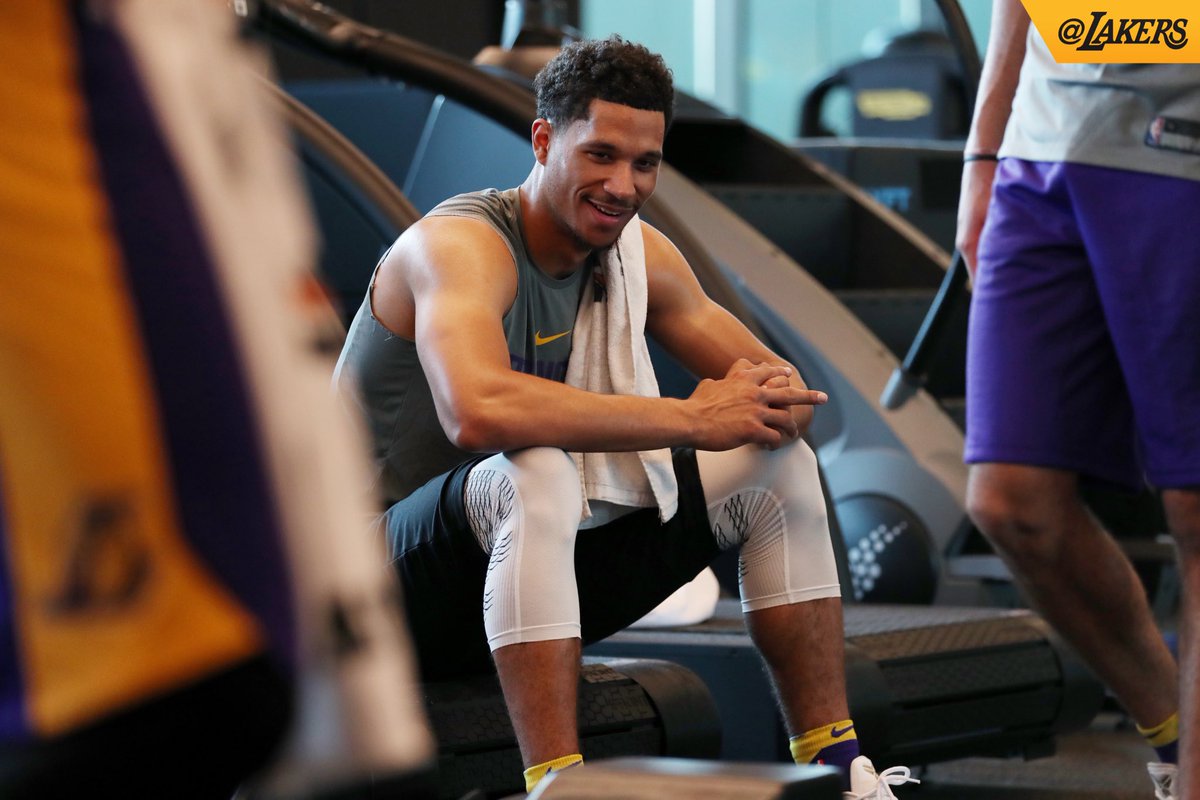 Lakers's tweet photo. Mornings at the office. #LakersWork https://t.co/e1NUDyYpV5