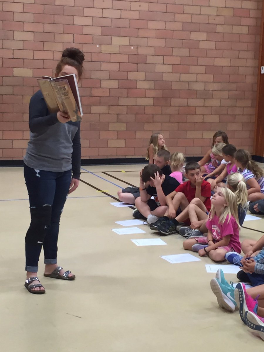 kelatwork's tweet photo. #DHShornets sharing some life lessons with elementary students via 3 Little Pigs. #IPS, @USD482Dighton. https://t.co/cbC8UUJXcw