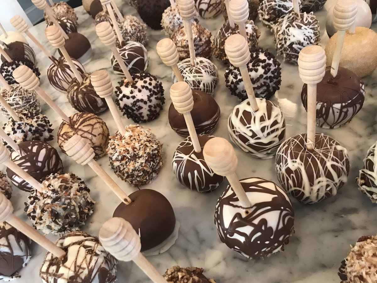 How 'bout them apples? See you tomorrow at <a href="/FWFoodPark/">Fort Worth Food Park</a> 11am-10pm..it'll bee a beautiful day!