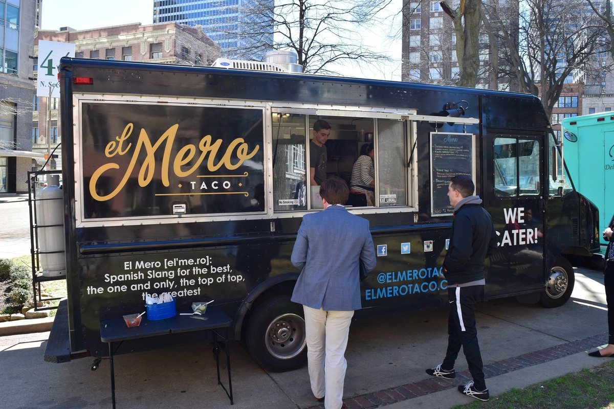DowntownMemphis's tweet photo. Memphis food trucks + DMC are holding a special lunch event on Monday to aid Harvey relief efforts in Houston. >> https://t.co/pu6deH2xPj https://t.co/JkvoKatI7a