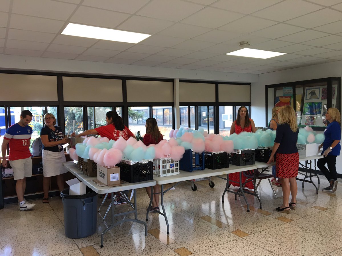 OMS_NY's tweet image. OMS Team Getting Ready for Sale to Help Harvey Victims in Texas. #HelpHouston #omsgoact #V W Miller Intermediate School