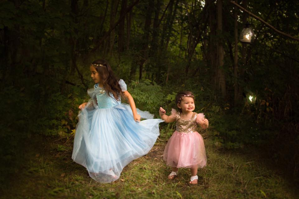 Lizzy3433's tweet photo. @BonnieHoellein Olivia's princess shoot inspired me. I literally knocked on a random door and asked to use their woods. :) #anythingforapic https://t.co/90bRtfljEa
