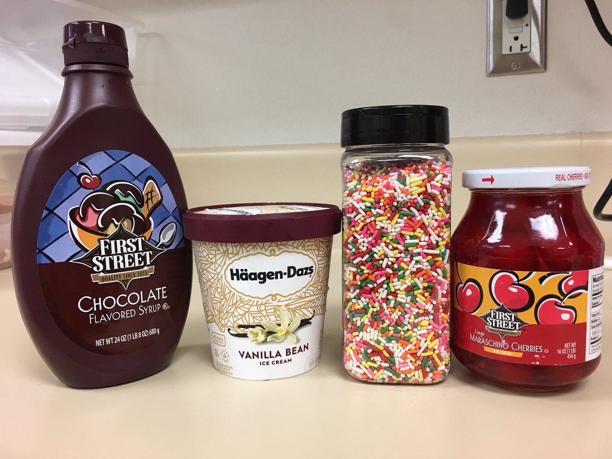 MeganLund_OH's tweet image. Making sundaes to teach coding?! Yes! Learning that breaking down steps is SO important when programming. #weareTUSD #coding #projectcode