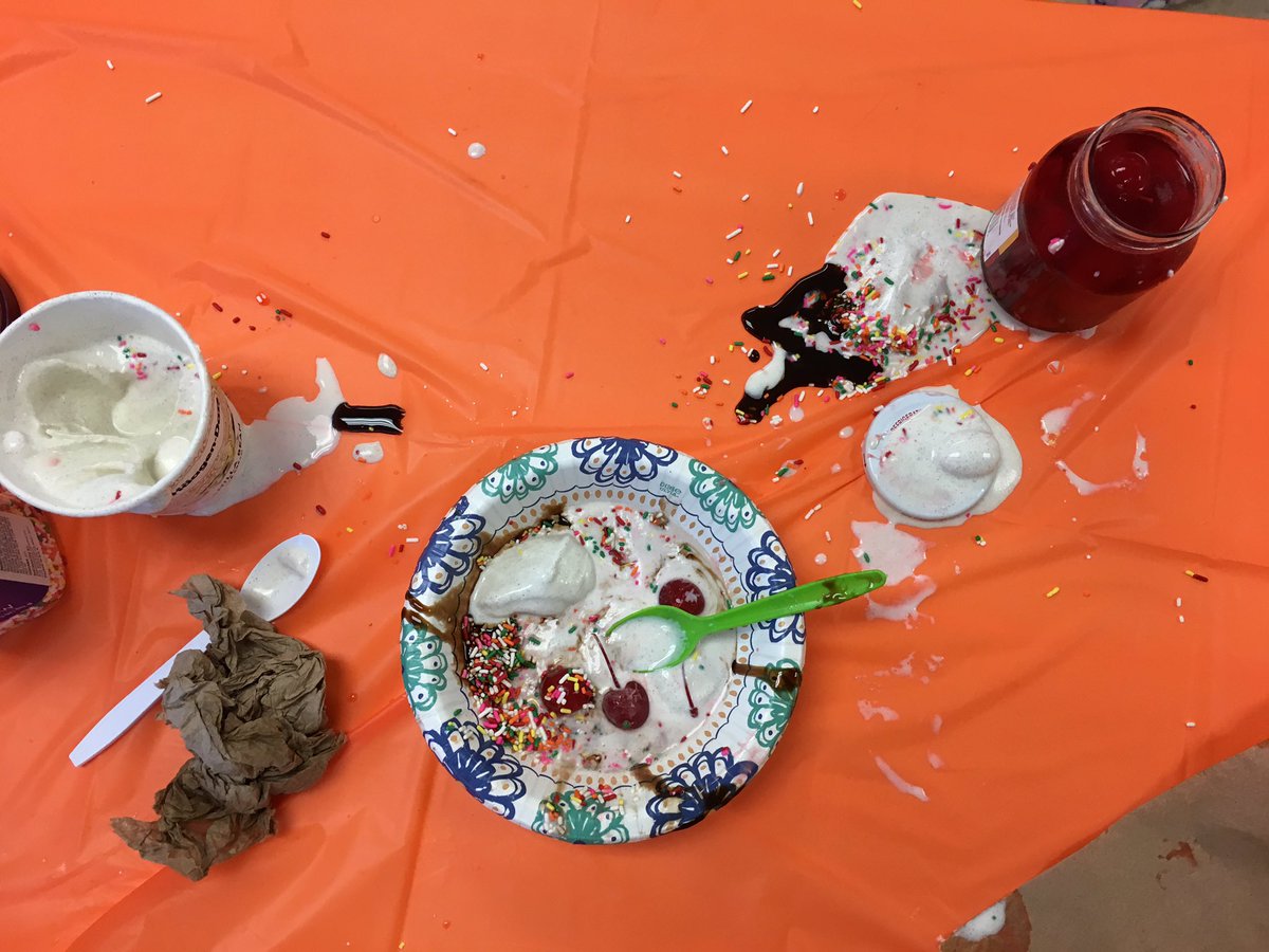 MeganLund_OH's tweet image. Making sundaes to teach coding?! Yes! Learning that breaking down steps is SO important when programming. #weareTUSD #coding #projectcode