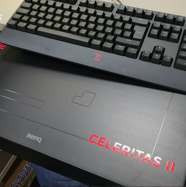 ClumzyHQ's tweet photo. Best keyboard ever @ZOWIELatam #CELERITASII https://t.co/d9wOArNe3F https://t.co/d4IsvkladA