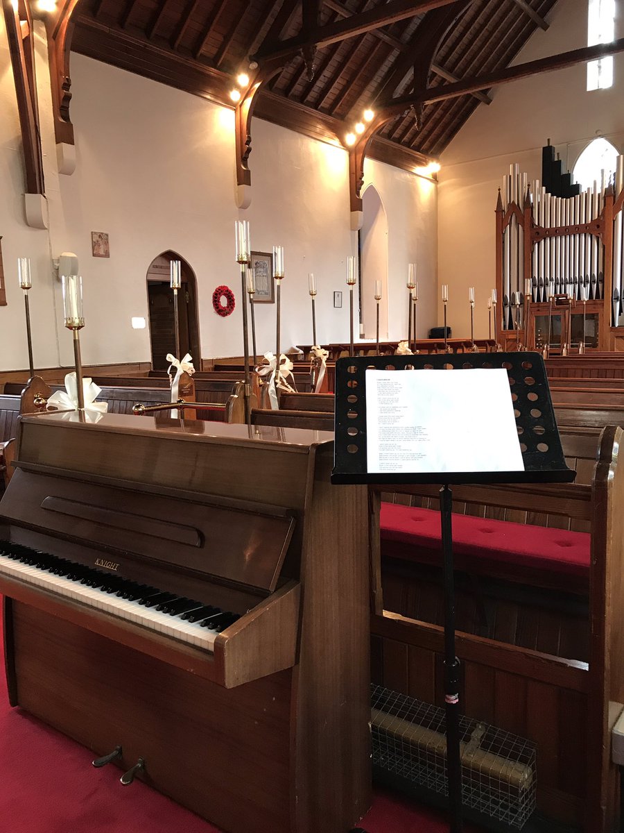 Wedding singer at your service 😲👰🏻