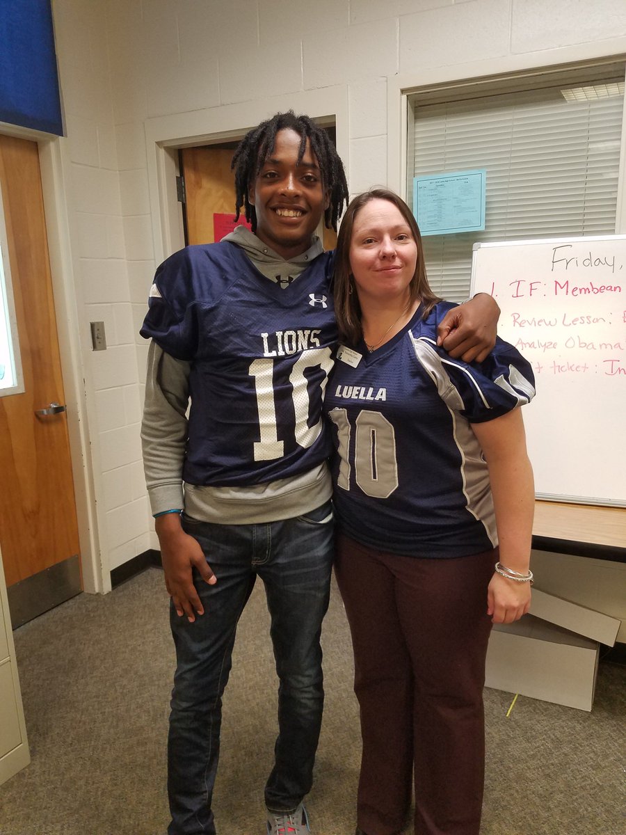 how to wear a football jersey