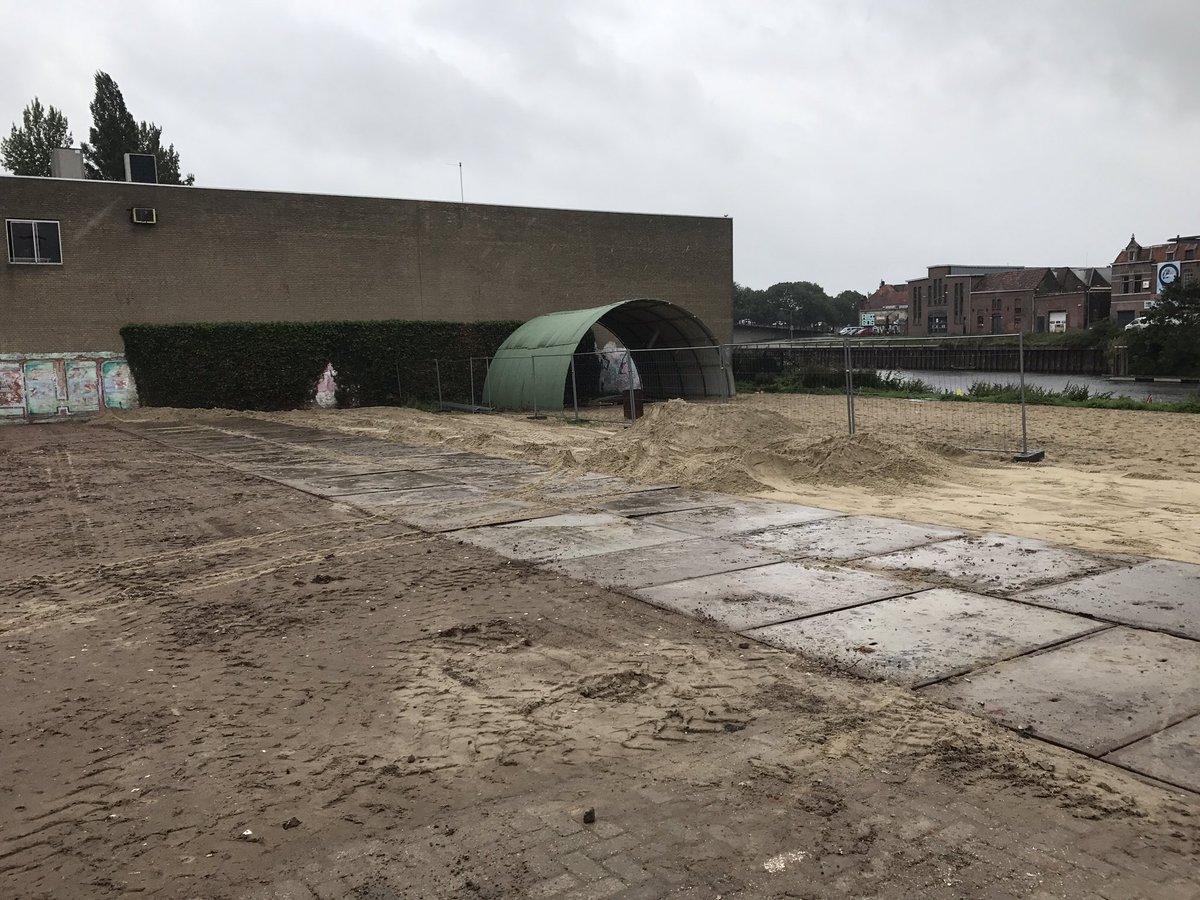 Er wordt gewerkt op de <a href="/WitteSieb/">Witte Sieb</a>! Fundering voor basis container-wall <a href="/BosscheWaterWk/">Bossche Waterweek</a> #maritiem