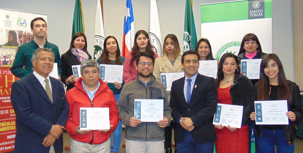 ConfucioOvalle's tweet photo. Felicitaciones! Ellos finalizaron con éxito curso #ChinoMandarin #Basico1 #Ovalle recibieron diploma de rector sede y profesora Liao Liang 😍 https://t.co/x0jEp7yaQD