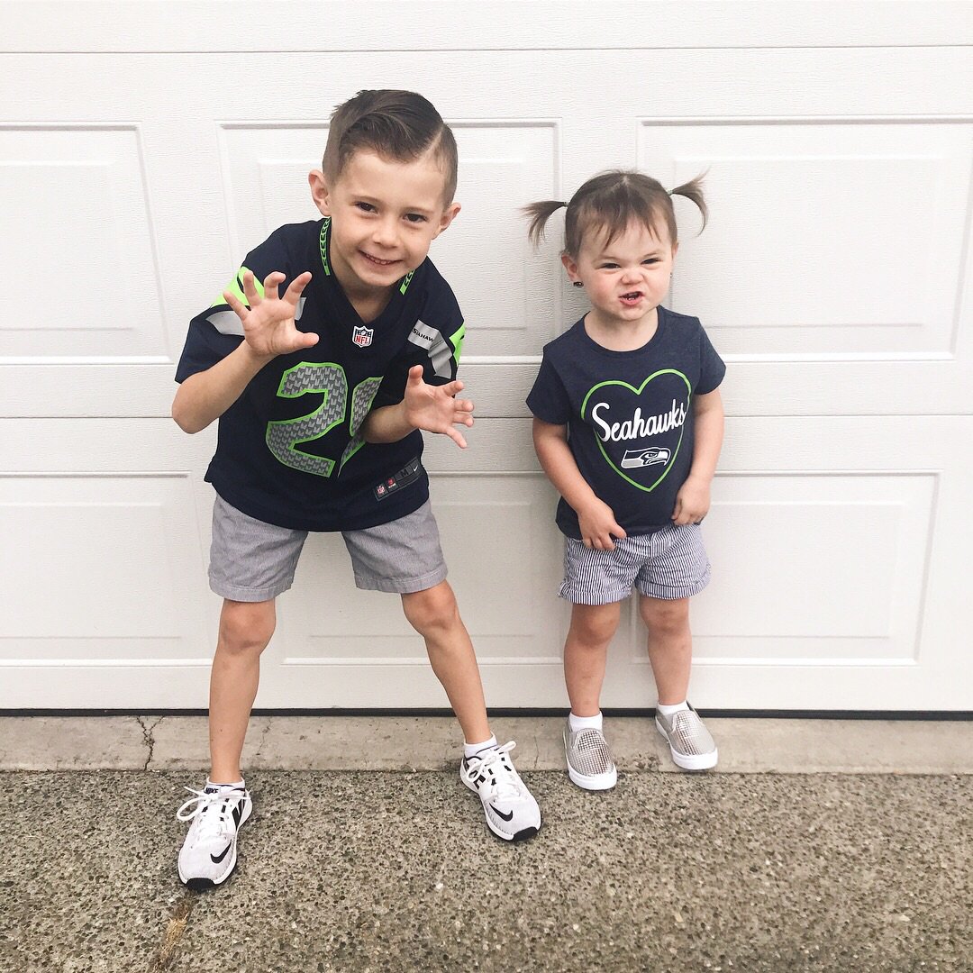 _kymburli's tweet photo. Hawks ready #bluefriday #gameface @Seahawks @Earl_Thomas https://t.co/NQLZrxfIKL