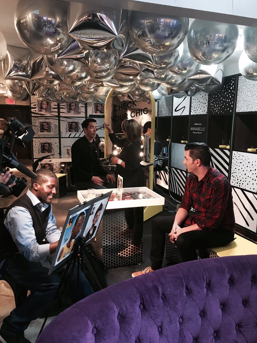 AnnabelleTweets's tweet image. Playing it up for the camera! Property Brothers @MrDrewScott @MrSilverScott having some fun at the AB beauty bar! #NKPRIT17 #ABNeoChic