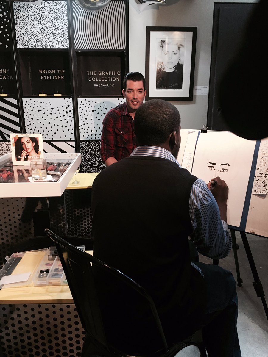 AnnabelleTweets's tweet image. Playing it up for the camera! Property Brothers @MrDrewScott @MrSilverScott having some fun at the AB beauty bar! #NKPRIT17 #ABNeoChic