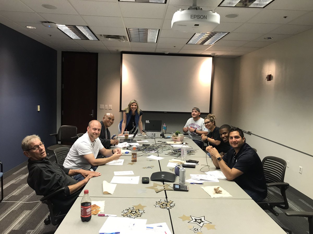 Awaggs22's tweet photo. AT&amp;T Supporting #OperationGratitude with Central Regions Day of Caring #SmallBizFam #CentralCrushCares https://t.co/HuHngQOqc6