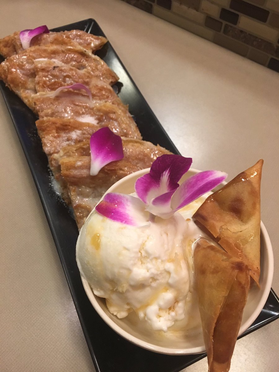 ThaimeuppLA's tweet photo. Anyone has a sweet tooth? Try our Roti and coconut pineapple ice cream.. yum! https://t.co/EyrmAJJ7Kb