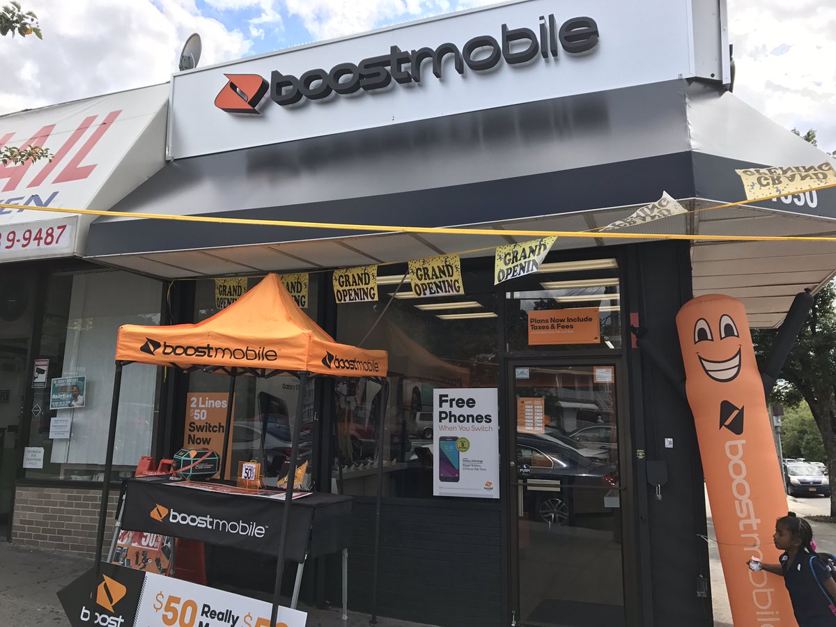AntHyperlink's tweet photo. #Hypersidewalk #Flipofftaxes #Hyperbest NYPW 1350 Gun Hill Event starts 4pm today! Stop by $50 means $50 https://t.co/7iIIOZ3kd0