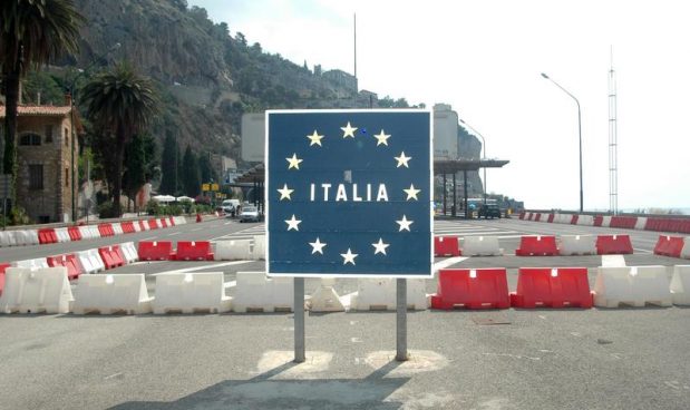 UE: pronti a cambiare Schengen. Noi lo diciamo da 10 anni e ci chiamavano pazzi e populisti! Ora si son svegliati?
goo.gl/kjSu6j