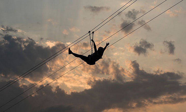 ow.ly/dsIm30f0Eal This zip line in UAE will be the world's longest and with speeds of 80 miles per hour #travel #vacation #traveltips