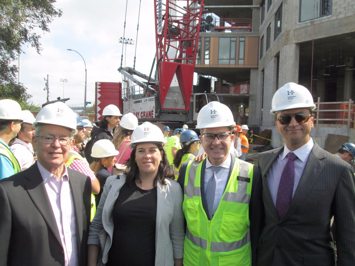 hallettspoint's tweet photo. @thedurstorg Tops Out Halletts Point. First of 7-Building-2.4-Million-Sq Ft Project Tops Out in Astoria, Queens. #hallettspoint #toppingout https://t.co/pyPlXOWgqe
