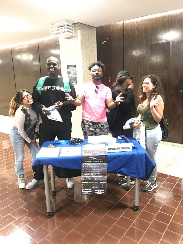 AyodeleAlli's tweet photo. #NYCSmokefree RealityCheck at #UAGREEN high school in Manhattan is going to be amaaaazing this year! These are the #changemakers!! #doers https://t.co/akwvukGBqZ